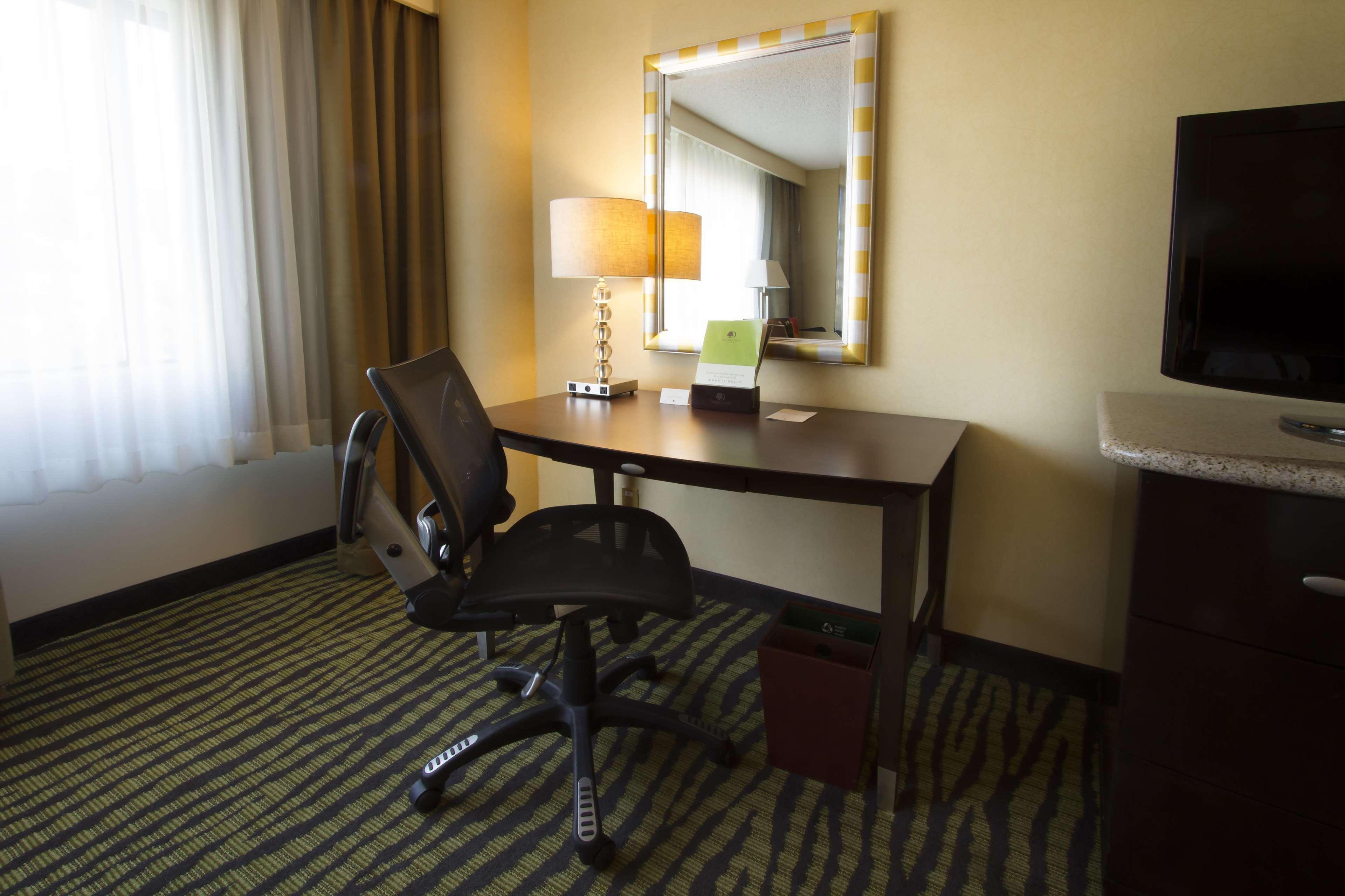 Doubletree By Hilton Orange County Airport Hotel Santa Ana Exterior photo