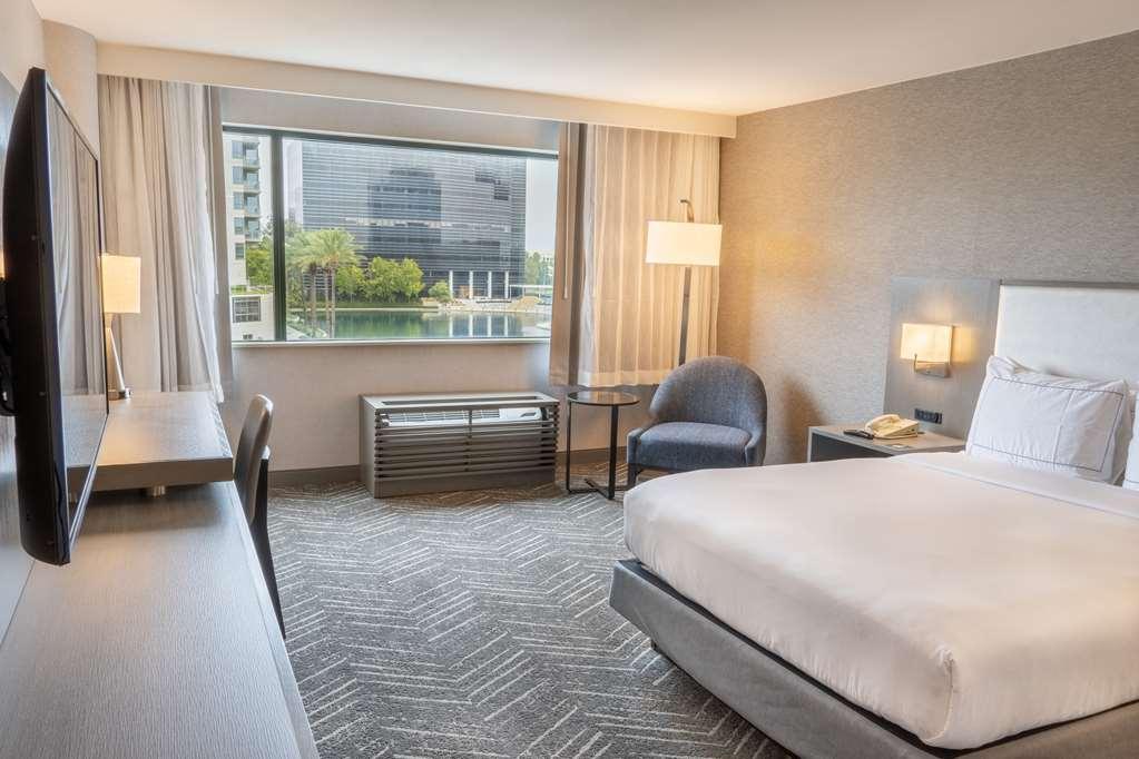 Doubletree By Hilton Orange County Airport Hotel Santa Ana Room photo
