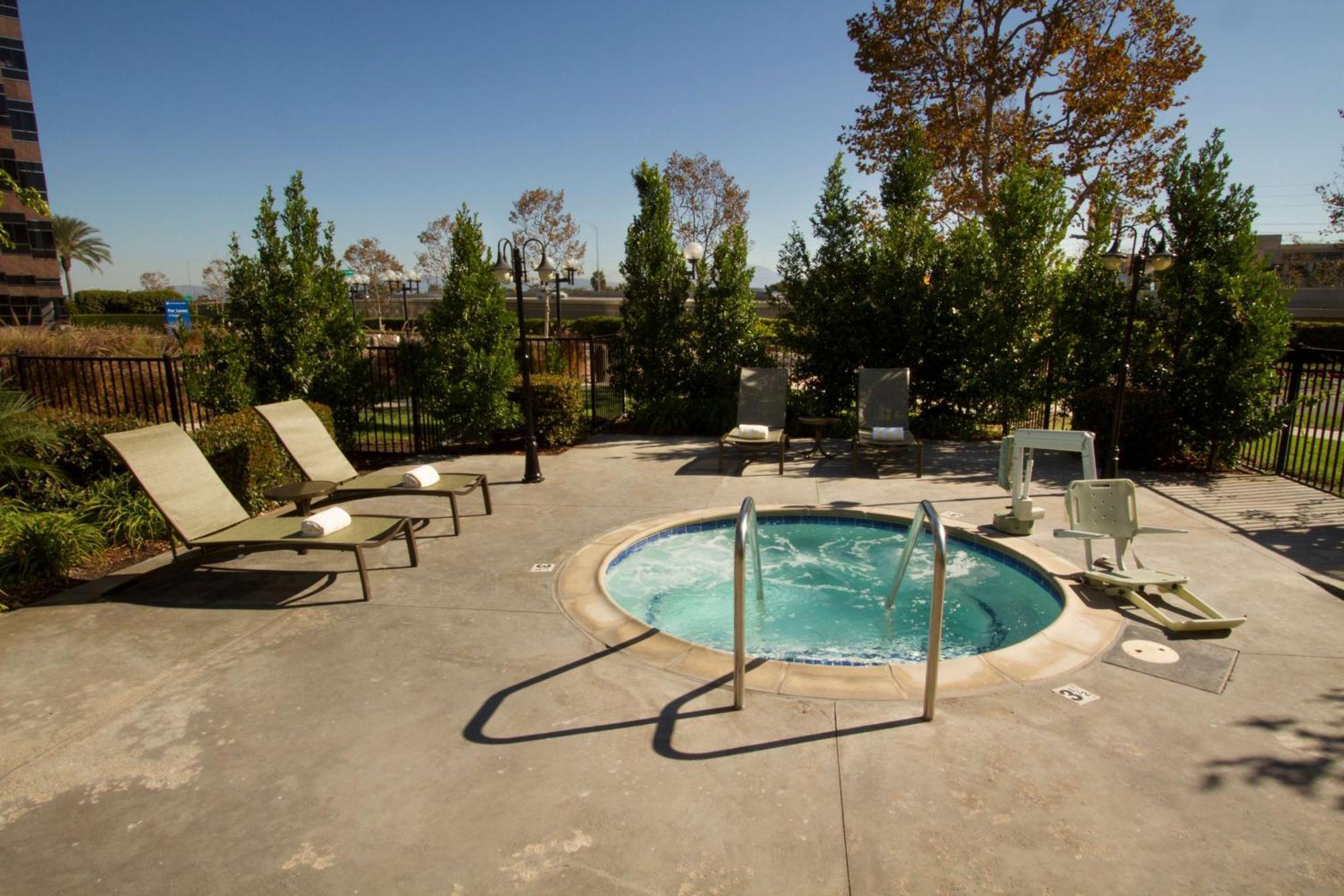 Doubletree By Hilton Orange County Airport Hotel Santa Ana Exterior photo