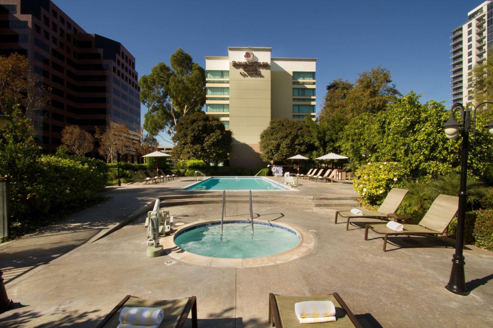 Doubletree By Hilton Orange County Airport Hotel Santa Ana Exterior photo