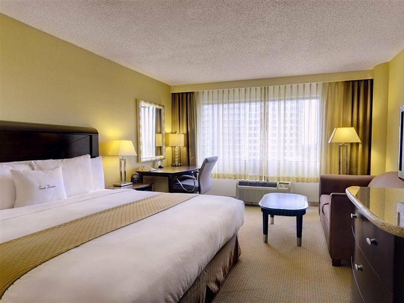 Doubletree By Hilton Orange County Airport Hotel Santa Ana Exterior photo