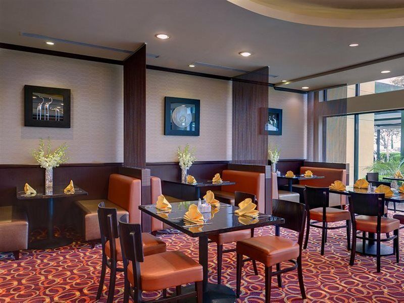 Doubletree By Hilton Orange County Airport Hotel Santa Ana Exterior photo